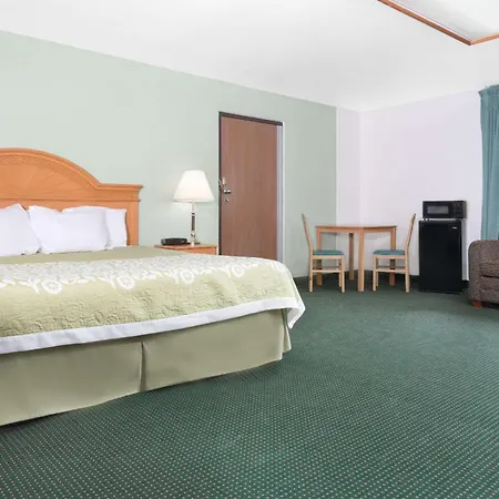 Days Inn By Wyndham St Cloud-3