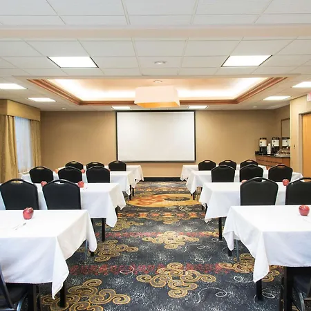 Hampton Inn Columbus/Taylorsville-3