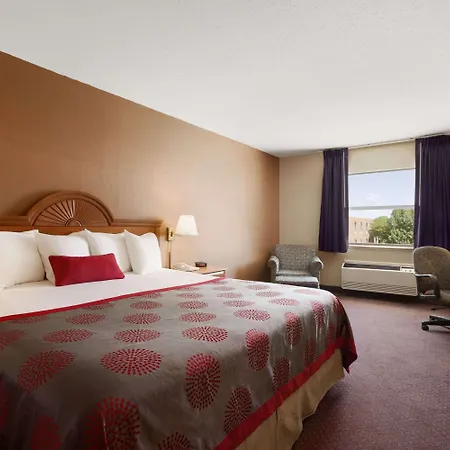 Ramada By Wyndham Sioux City-3