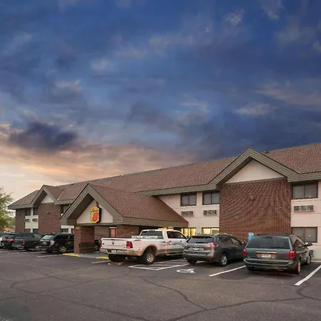 Super 8 By Wyndham St. Cloud-3