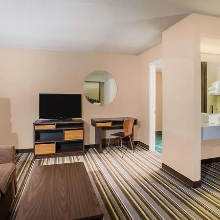 Super 8 By Wyndham Sevierville Riverside-2