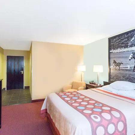 Super 8 By Wyndham Richmond-3