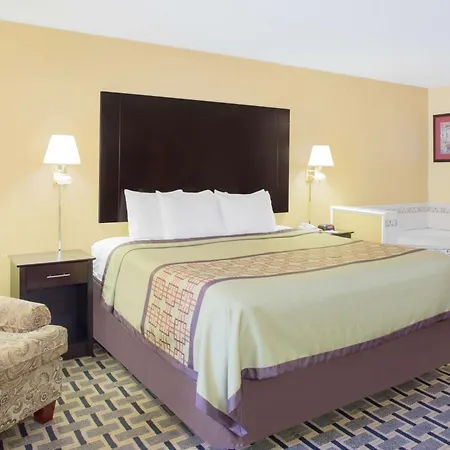 Days Inn By Wyndham Andalusia-3