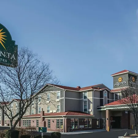 La Quinta By Wyndham Kansas City Airport-2