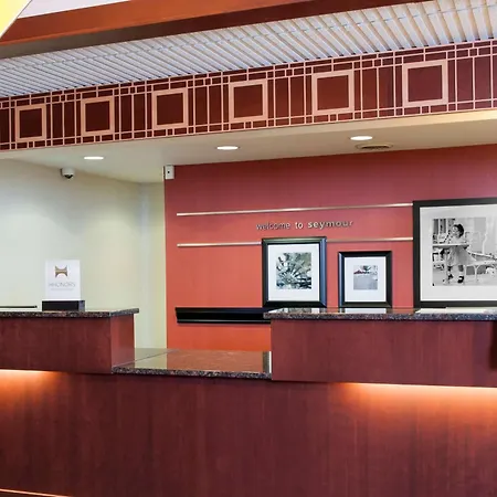 Hampton Inn Seymour-2