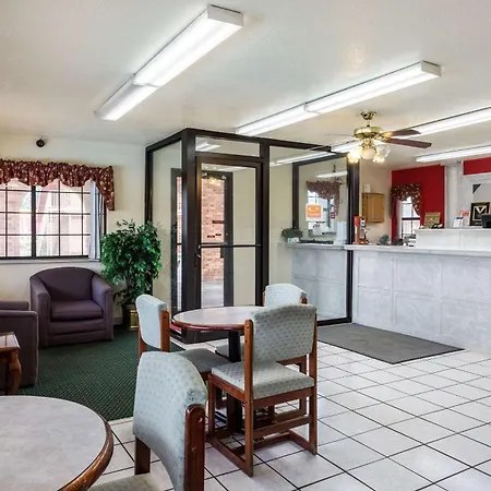 Econo Lodge & Suites Brinkley-3