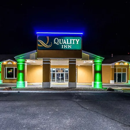 Colby Inn And Suites-2