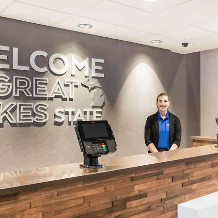 Hampton Inn & Suites Houghton-3