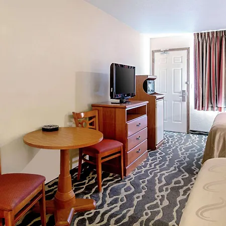 Quality Inn Huron-3