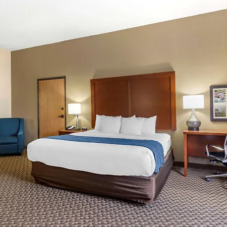 Comfort Inn & Suites Blue Ridge-3