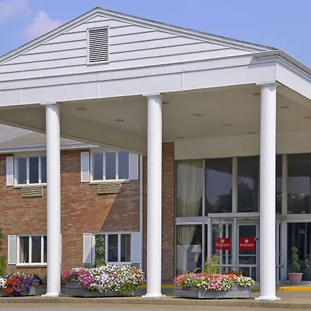 Ramada By Wyndham Washington-3
