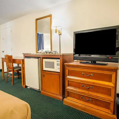 Econo Lodge Somers Point-3