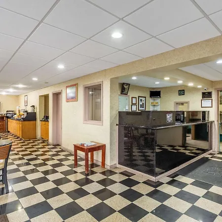 Econo Lodge Morgantown-3