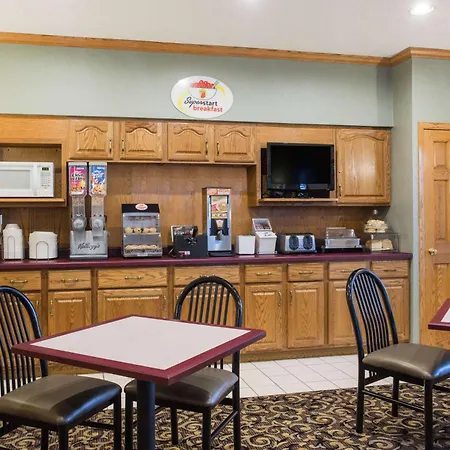 Super 8 By Wyndham Monroe Wi-2