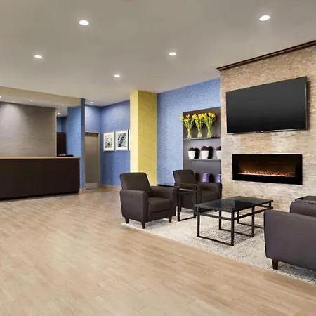 Travelodge By Wyndham Toronto East-3