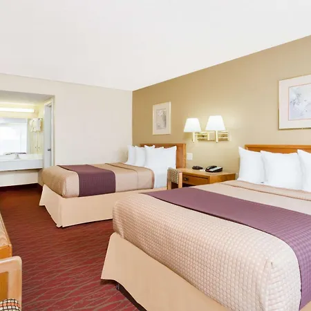 Days Inn By Wyndham Staunton-3
