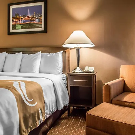 Quality Inn Elgin I-90-2
