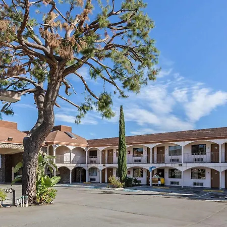Rodeway Inn Magic Mountain Area-2