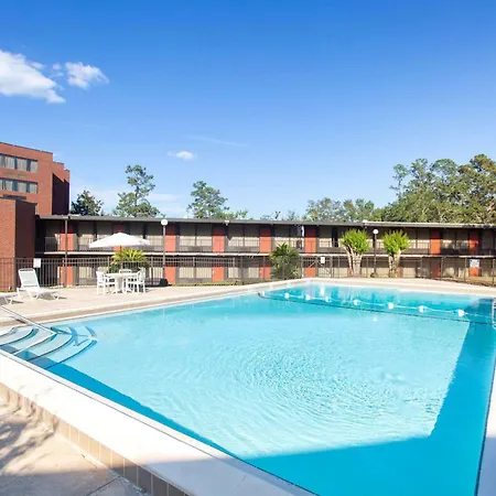 Days Inn & Suites By Wyndham Tallahassee Conf Center I-10-2