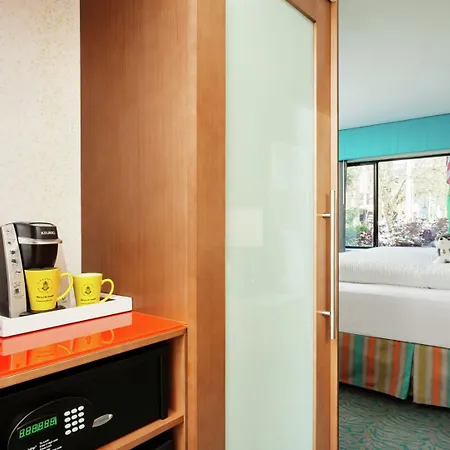 Staypineapple, University Inn, University District Seattle-2