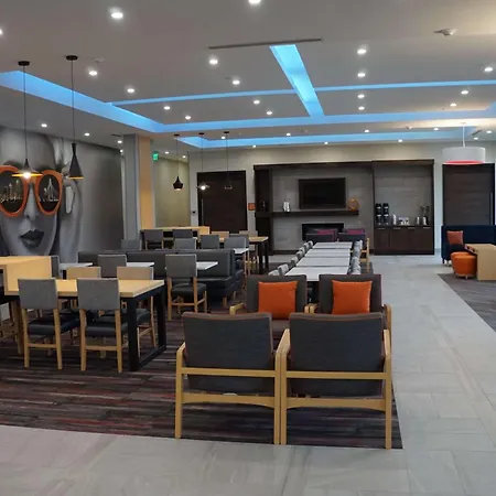 La Quinta Inn & Suites By Wyndham Lewisville-2