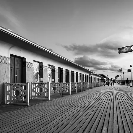 Brit Hôtel Deauville Sud-3