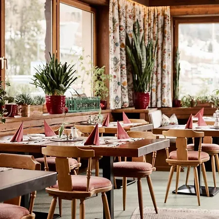 "Quality Hosts Arlberg Hotel Garni Moessmer"-3