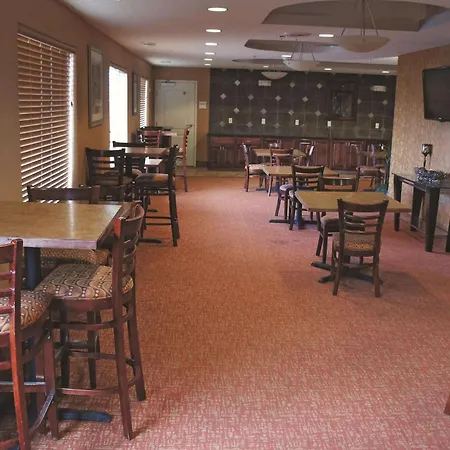 La Quinta By Wyndham Bismarck-2