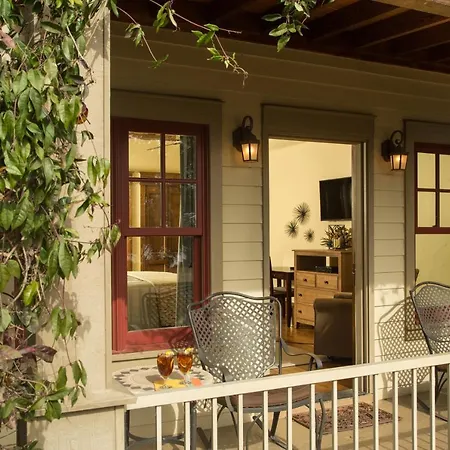 Inn On Lake Granbury A Boutique Hotel-3