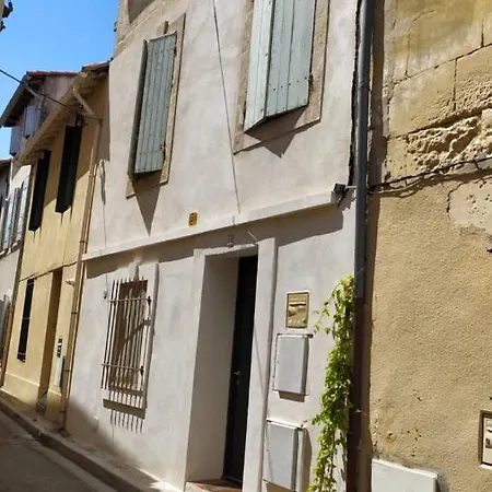 Chambres d'hôtes indépendantes au rez-de-chaussée d'une maison provençale dont une avec cour intérieure-2
