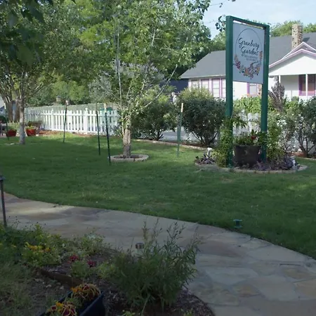 Granbury Gardens Bed And Breakfast-3
