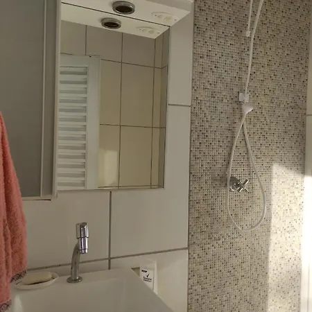 Lindo quarto c/ banheiro privativo-3