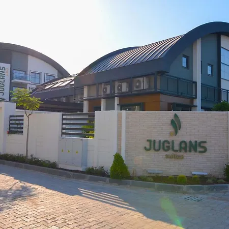 Juglans Suites-3