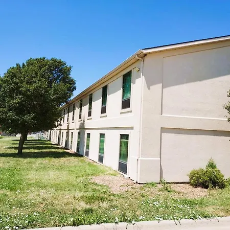 Mcpherson Inn By Oyo, I-135-2