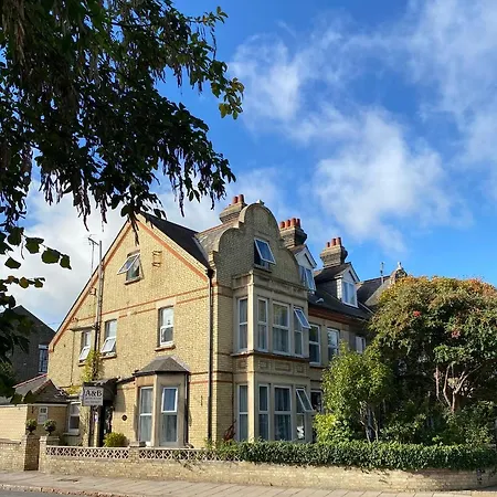 A & B Guest House Cambridge-3