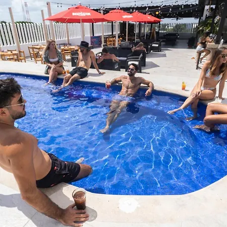 Nomads Party Hotel-2
