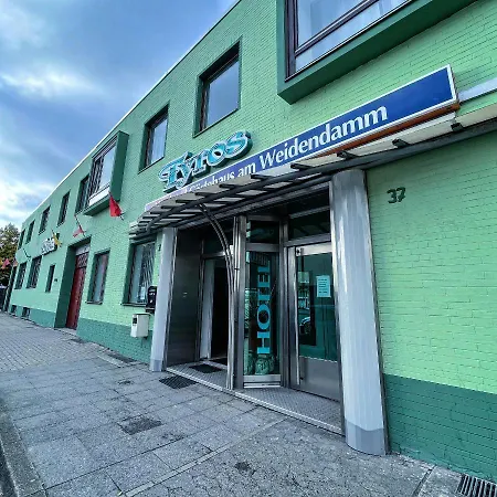 Tyros Hotel und Gästehaus am Weidendamm-2