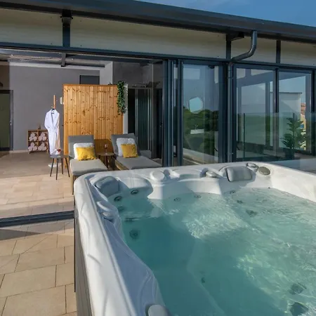 Aparthotel Punta Blu - Pool & Spa-3
