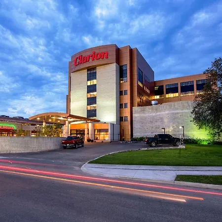 Clarion Hotel & Suites-3