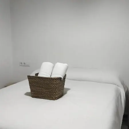 Convenient Rooms - Ferry, Train & Bus Station --2