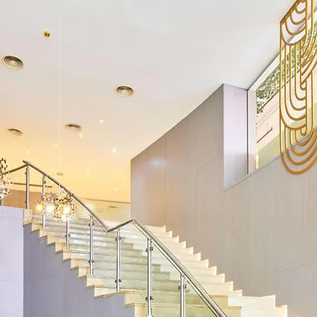 Ramada By Wyndham Doha Old Town-2