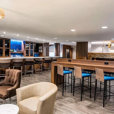 Clarion Hotel & Suites-2
