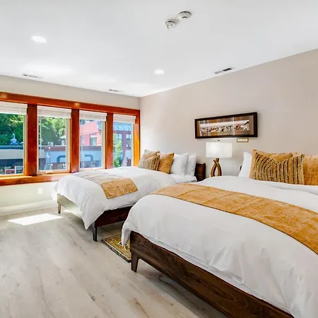 Port Angeles City View Loft-3
