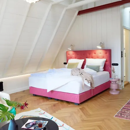 Five Rooms-3