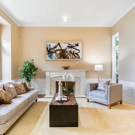 Upscale Beautiful House In Bellevue, Wa-2