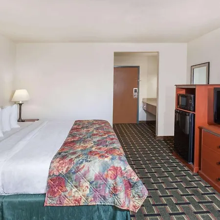 Baymont By Wyndham Decatur-3