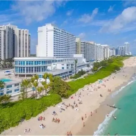 Modern Studio In Miami Beach-2