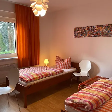 Altstadt Nähe 7 Min Fußweg über Alte Maibrücke zu Pension mit Balkon&Garten, ideal for long stay, relocation-3