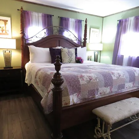 Tall Pines Inn-2