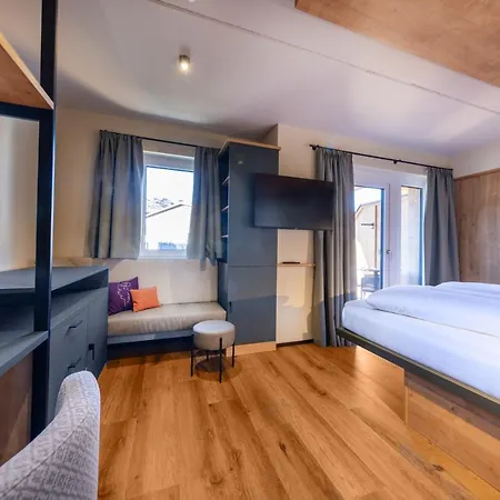 PEOPLE'S Hotel-2